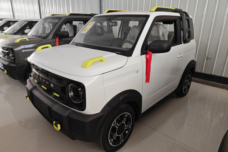 吉利银河 2025款 210km 熊猫骑士车身外观1