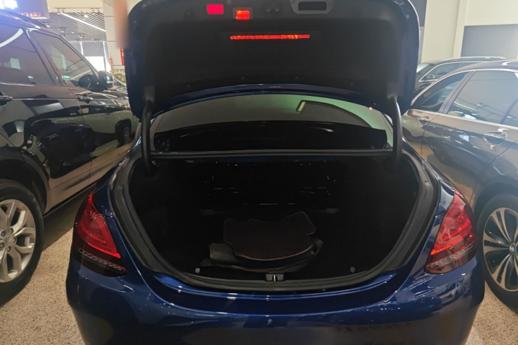 奔驰C级 2020款 改款 C 260 运动版局部细节23