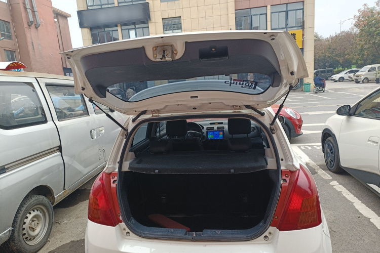 铃木 雨燕 2013款 1.3L 手动超值版局部细节23