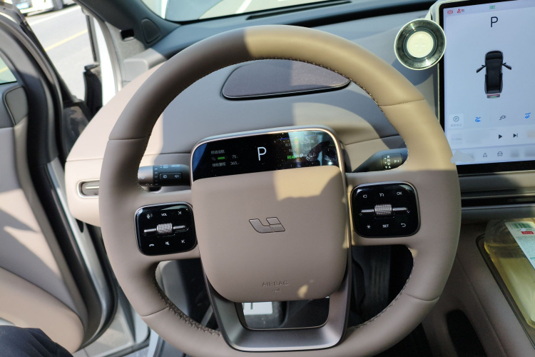 理想汽车 理想i6 2025款 两驱标准型中控内饰13