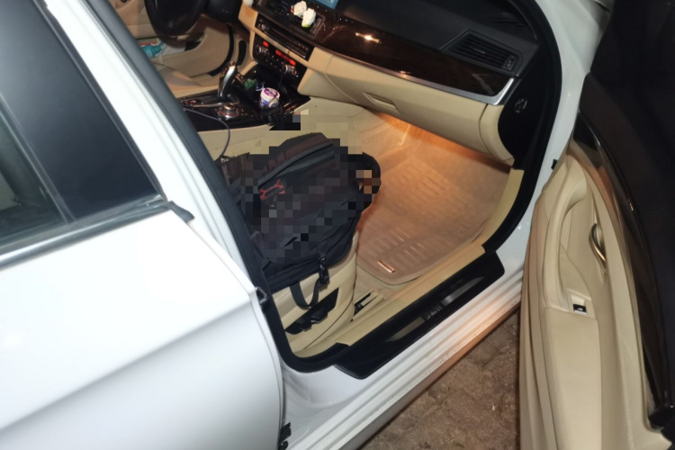 宝马5系 2011款 523Li 豪华型局部细节9005