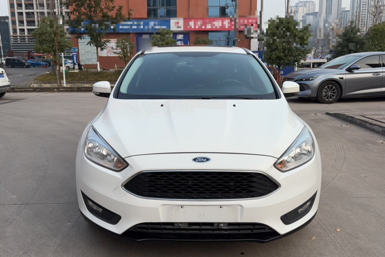 福特 福克斯 2018款 两厢经典 1.6L 自动风尚型智行版车身外观6005