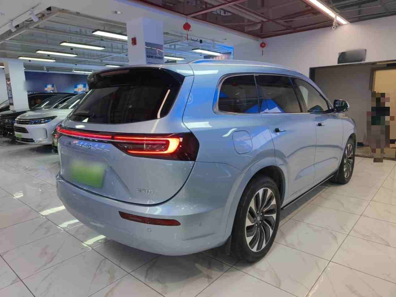 车辆右后45度视角外观