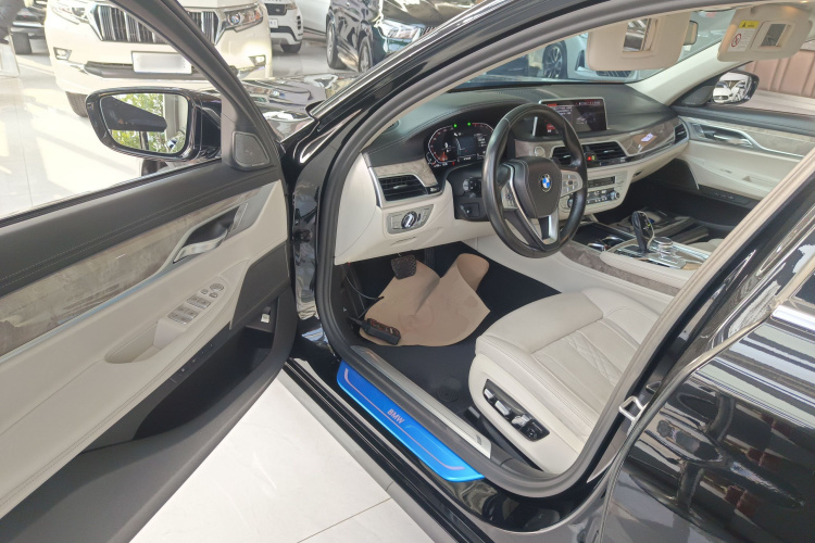 宝马7系 2021款 740Li 领先型 豪华套装中控内饰7003