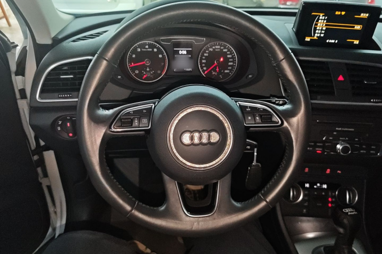 奥迪Q3 2018款 30周年年型 30 TFSI 时尚型中控内饰13