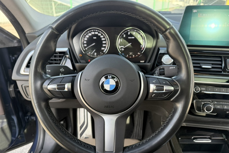 宝马1系 2021款 改款 120i M运动曜夜版局部细节13