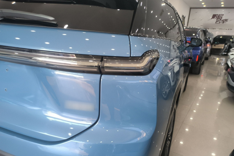 蔚来ES7 2022款 75kWh车身外观9