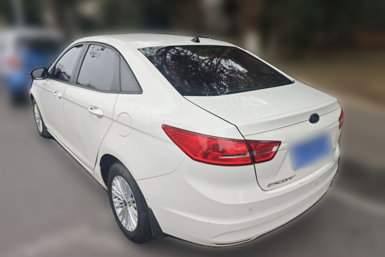 福特 福睿斯 2017款 改款 1.5L 自动舒适型车身外观5