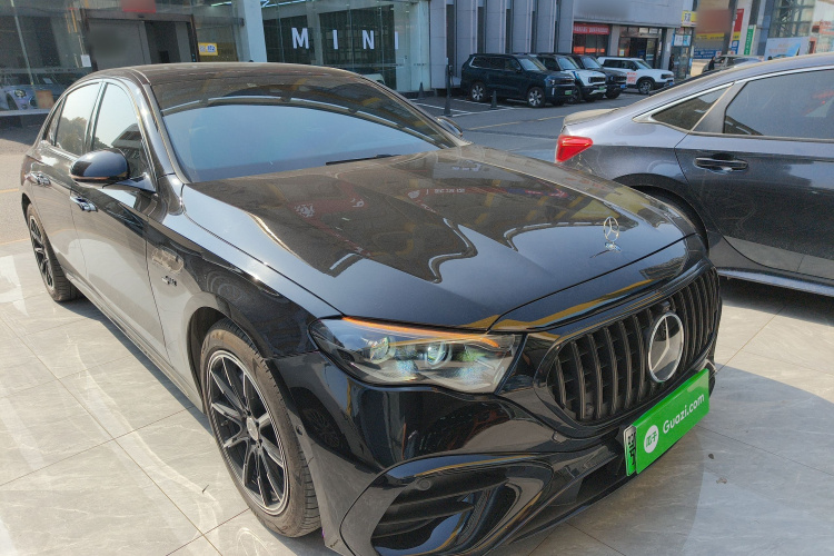 奔驰E级新能源 2024款 E 350 e L 插电式混合动力轿车车身外观3