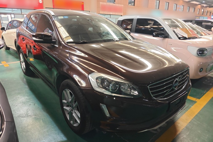 沃尔沃XC60 2017款 T5 AWD 智进版车身外观3