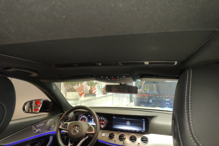 奔驰E级 2017款 E 200 运动型中控内饰22