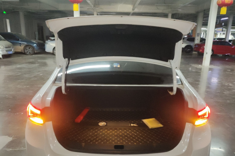 别克 英朗 2021款 典范 1.5L 自动精英型机舱底盘23