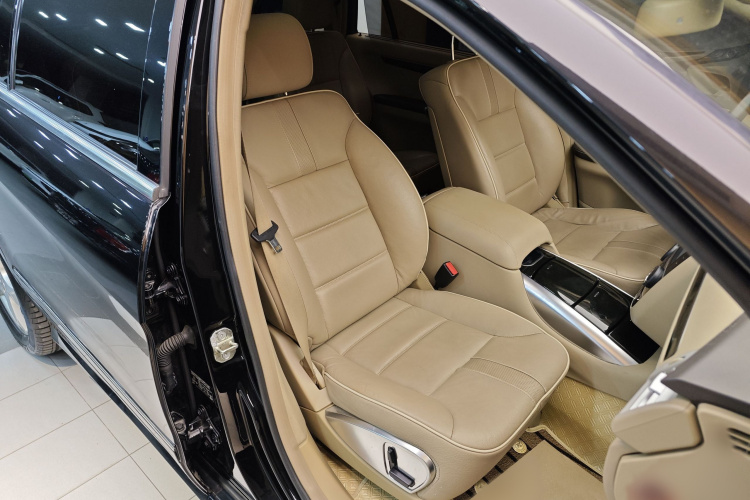 奔驰R级 2014款 R 320 4MATIC 豪华型局部细节41