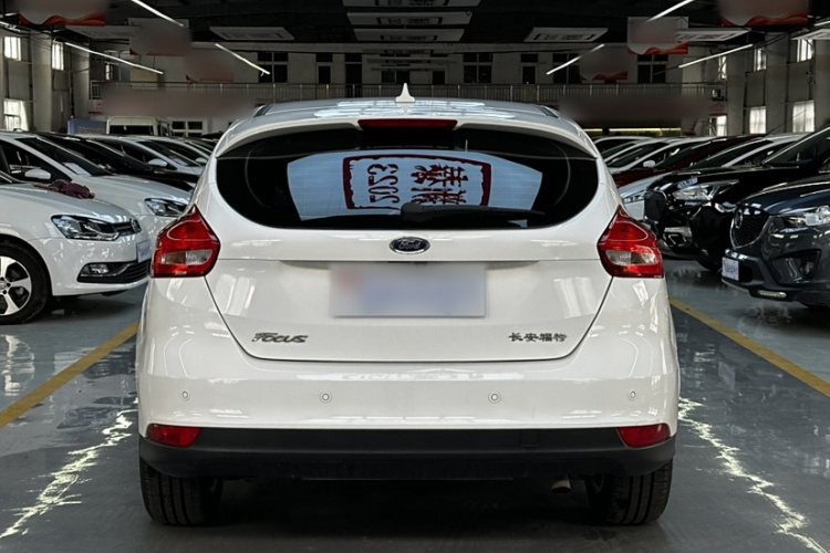 福特 福克斯 2017款 两厢 1.6L 自动风尚型智行版车身外观6005