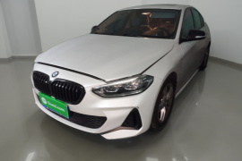 宝马1系 2023款 120i M运动曜夜版