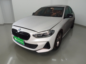 宝马1系 2023款 120i M运动曜夜版