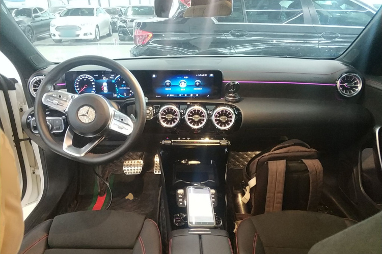 奔驰CLA 2022款 改款 CLA 200中控内饰12