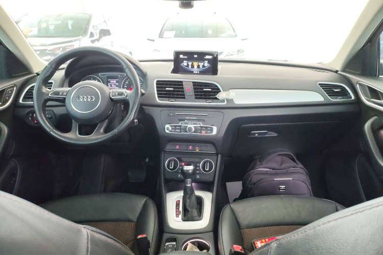 奥迪Q3 2018款 30周年年型 30 TFSI 时尚型中控内饰12