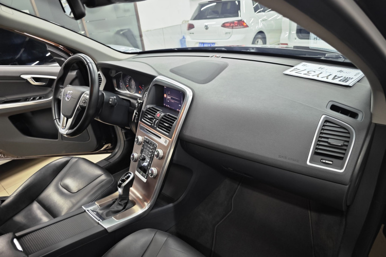 沃尔沃XC60 2017款 T5 AWD 智进升级版中控内饰7009