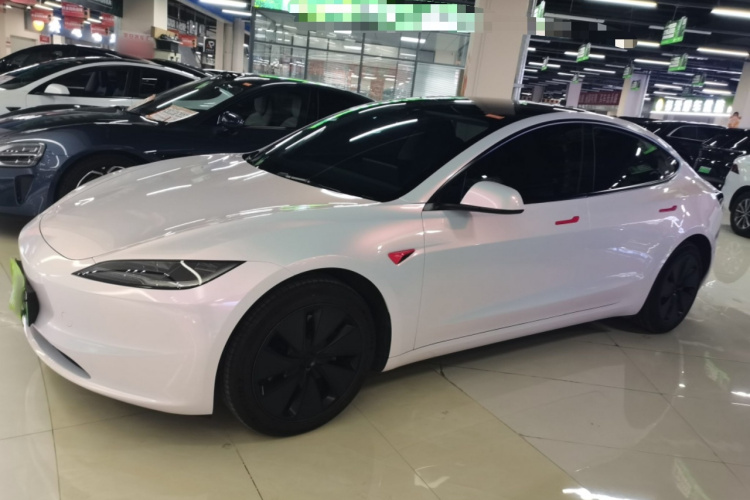 特斯拉 Model 3 2023款 后轮驱动版车身外观4