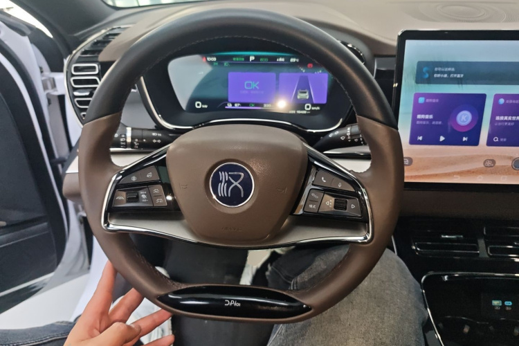 比亚迪 汉 2023款 EV 冠军版 506KM前驱尊贵型中控内饰13