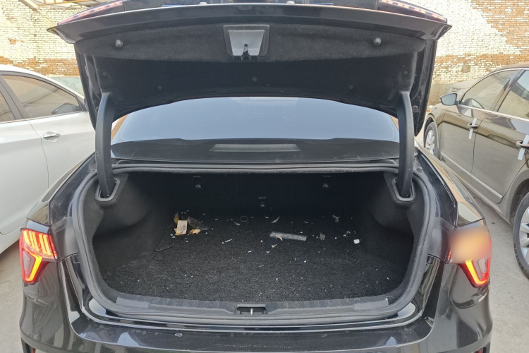 领克03 2019款 1.5TD DCT劲版 国VI机舱底盘23