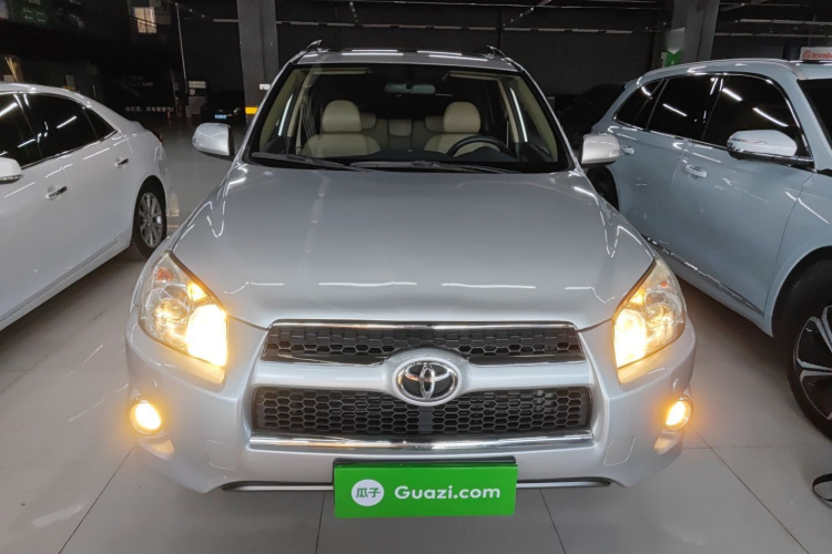 丰田 RAV4荣放 2011款 2.0L 自动豪华版车身外观2