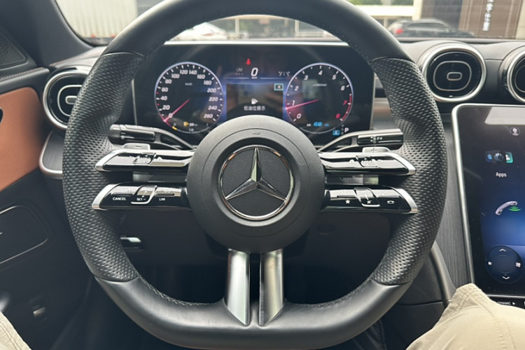 奔驰C级 2022款 改款 C 200 L 运动版中控内饰7011