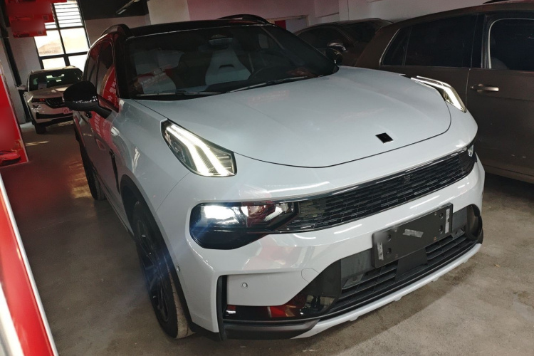 领克01 2023款 1.5TD EM-F 晨曦车身外观3