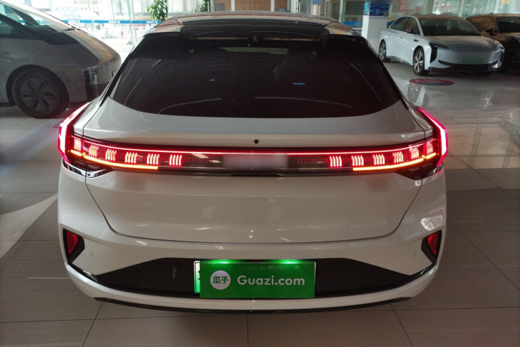 极氪001 2024款 YOU版 100kWh 四驱车身外观6