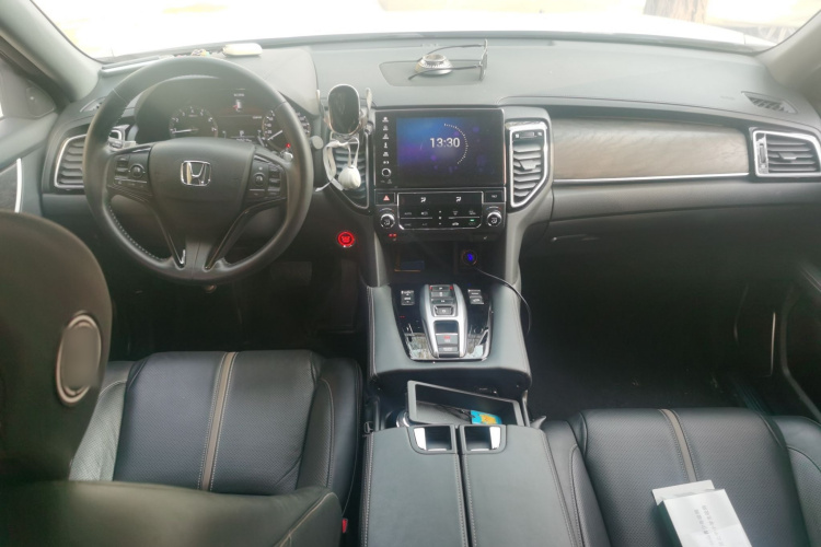 本田UR-V 2020款 370TURBO 两驱尊雅版中控内饰7002