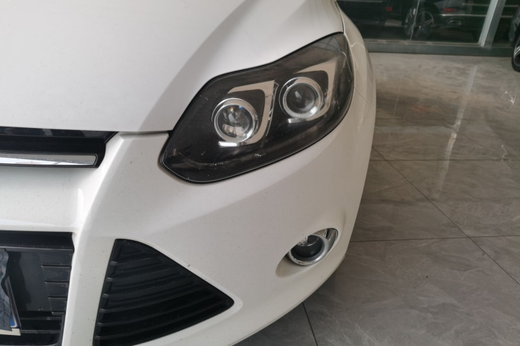 福特 福克斯 2012款 两厢 2.0L 自动豪华运动型局部细节36