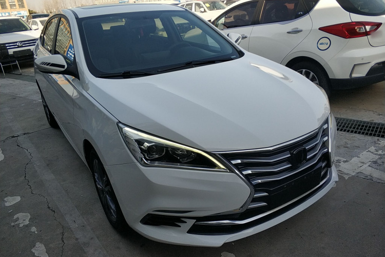 长安 逸动DT 2019款 1.6L 自动智享型 国VI车身外观3