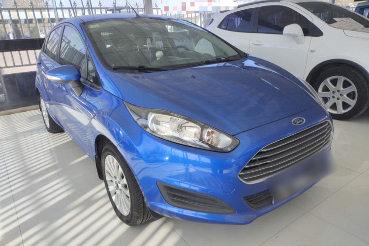 福特 嘉年华 2013款 两厢 1.5L 手动风尚型车身外观3