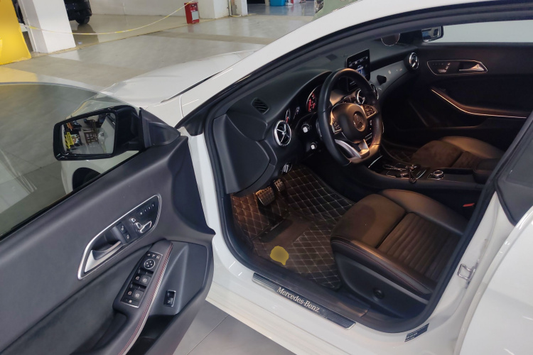 奔驰CLA 2018款 CLA 220 4MATIC中控内饰20