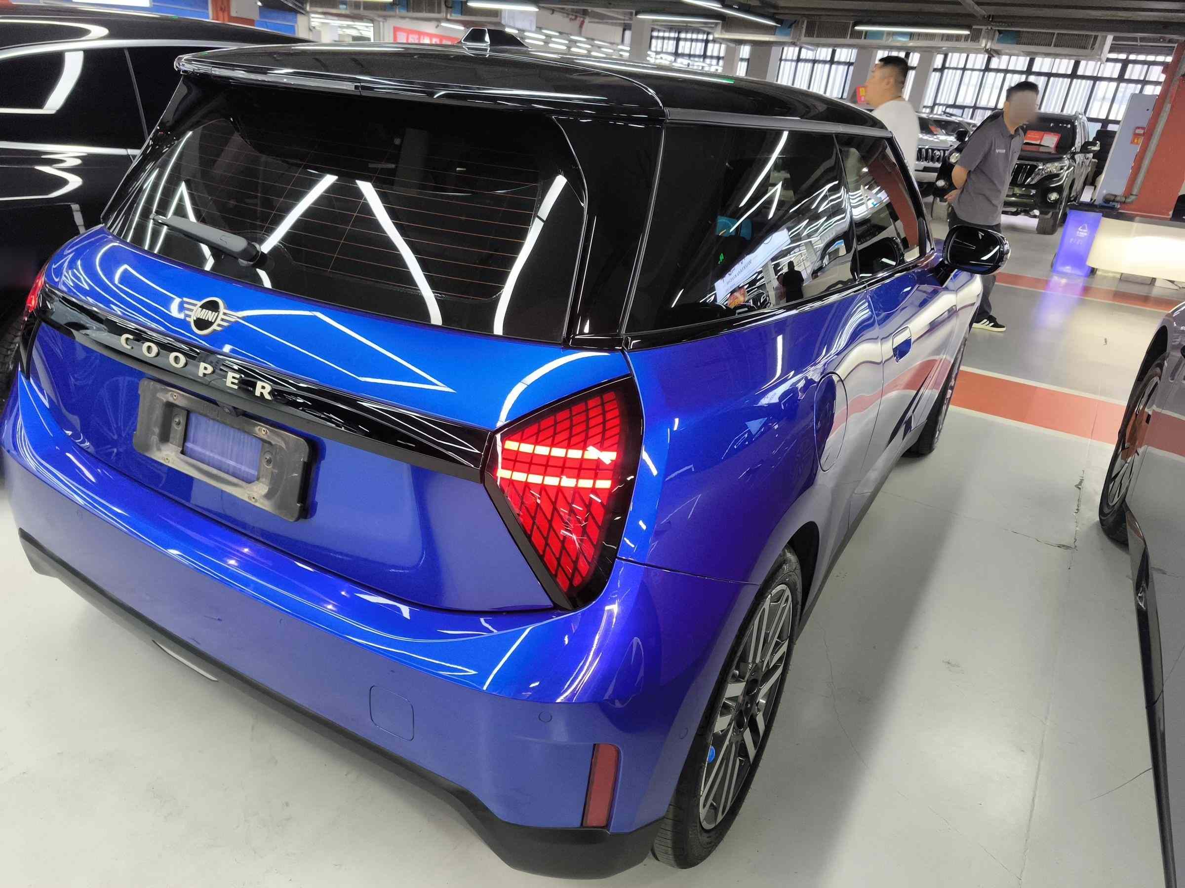 电动MINI COOPER 2024款 456km COOPER E 经典派(4)