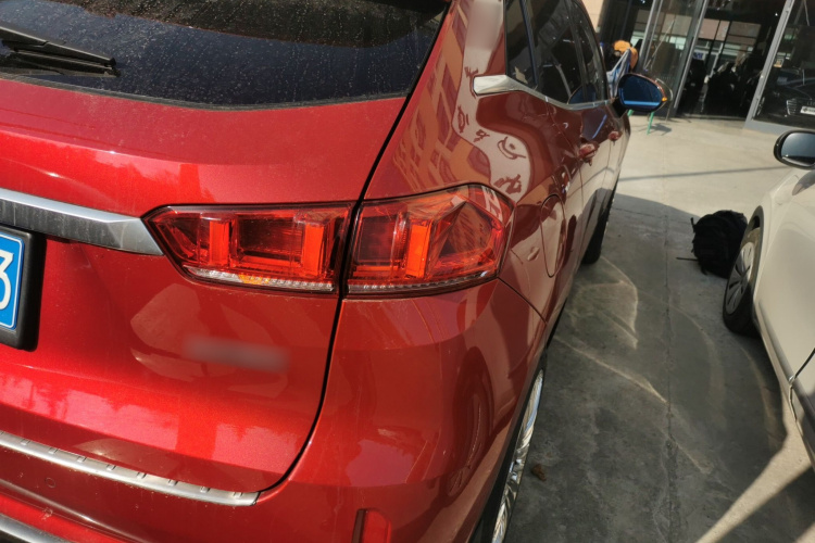 魏牌 VV7 2017款 VV7c 2.0T 超豪型车身外观9