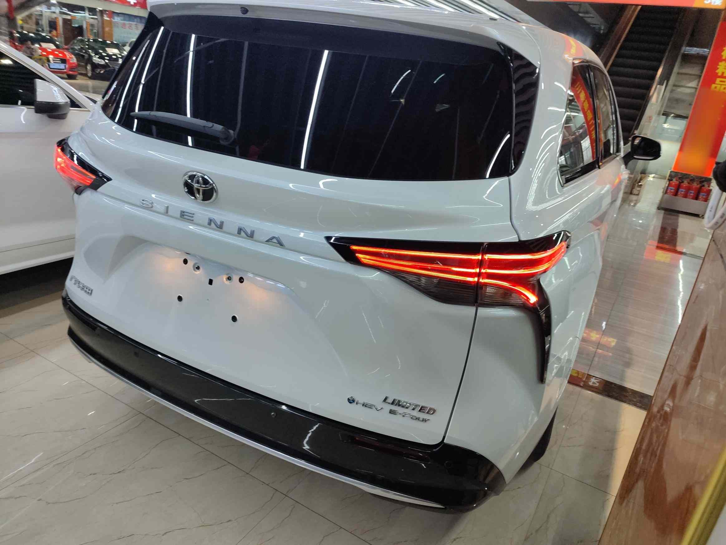 丰田 赛那SIENNA 2024款 2.5L混动 四驱尊贵版(4)