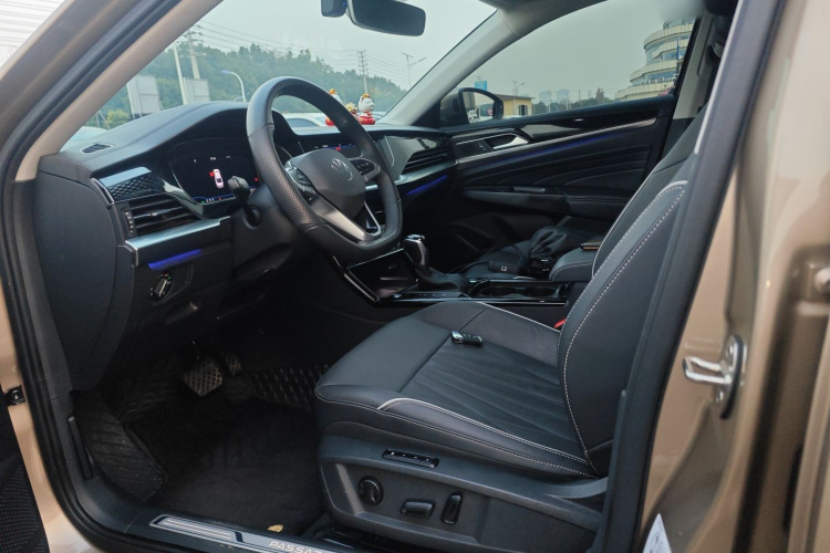 大众 帕萨特 2022款 330TSI 豪华版中控内饰19