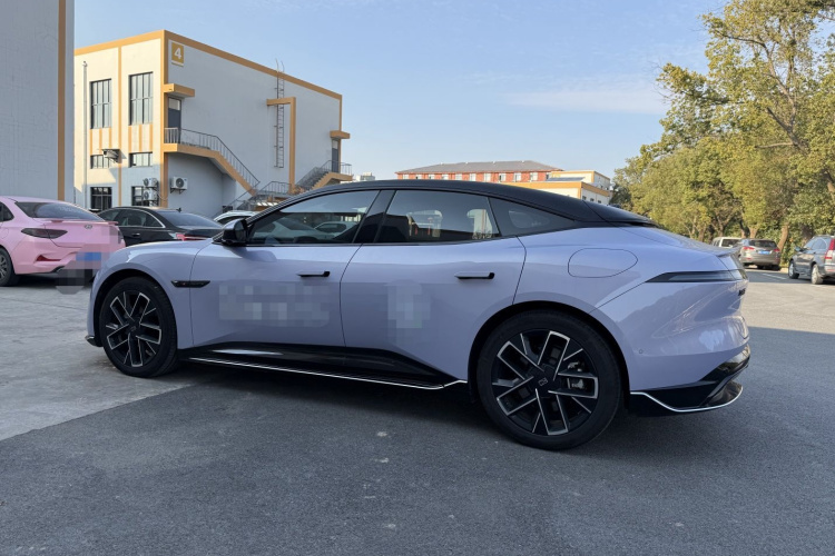 阿维塔06 2025款 Pro增程版车身外观6008