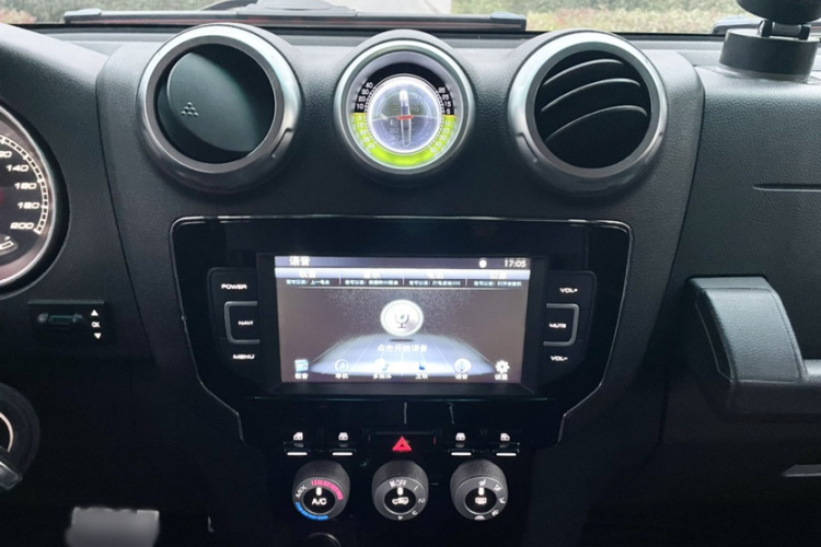 北京越野 北京BJ40 2016款 40L 2.3T 自动两驱豪华版局部细节16