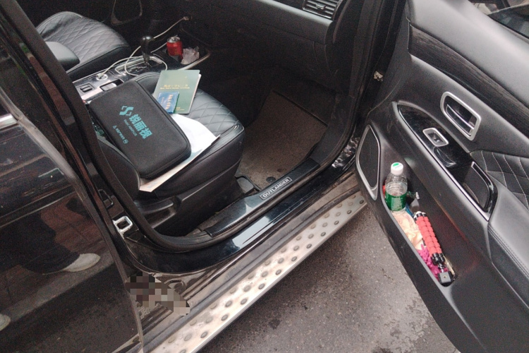 三菱 欧蓝德 2020款 2.4L 四驱致享版 7座局部细节9005