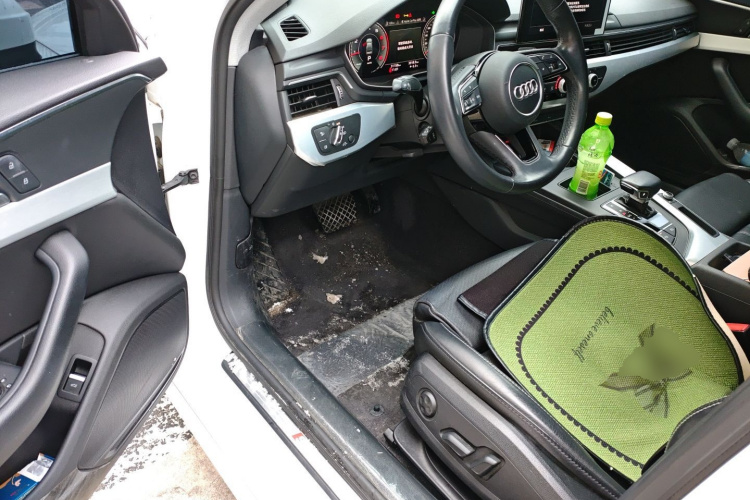 奥迪A4L 2022款 40 TFSI 时尚动感型中控内饰20