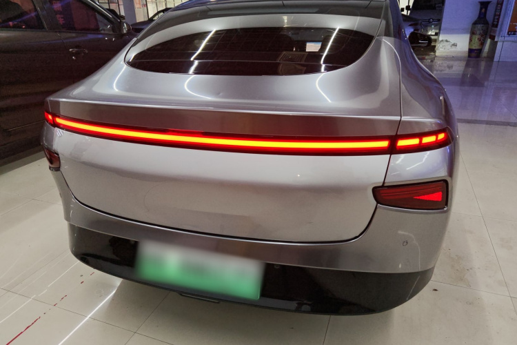 小鹏P7 2020款 670N车身外观6