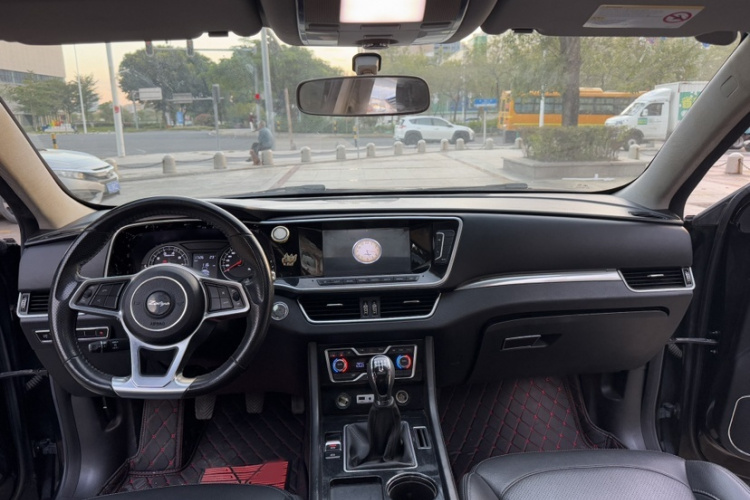 众泰T600 Coupe 2017款 1.5T 手动尊享型中控内饰7003