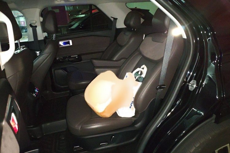 福特 探险者 2024款 2.3T EcoBoost 四驱钛金版 6座中控内饰7004