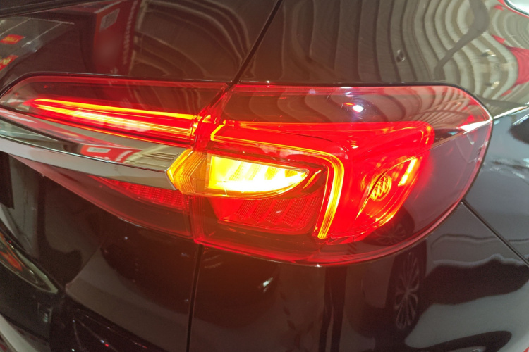 别克 昂科旗 2022款 652T 四驱Avenir艾维亚 6座车身外观9