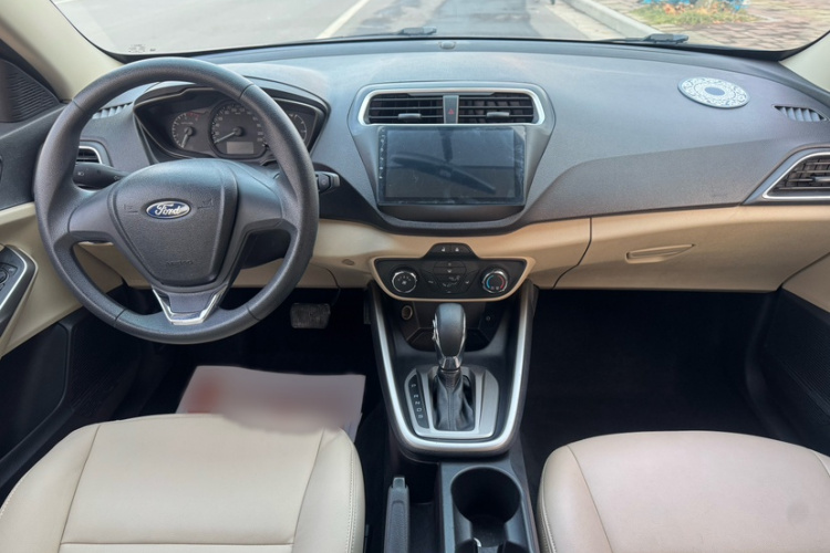 福特 福睿斯 2015款 1.5L 自动舒适型中控内饰7002