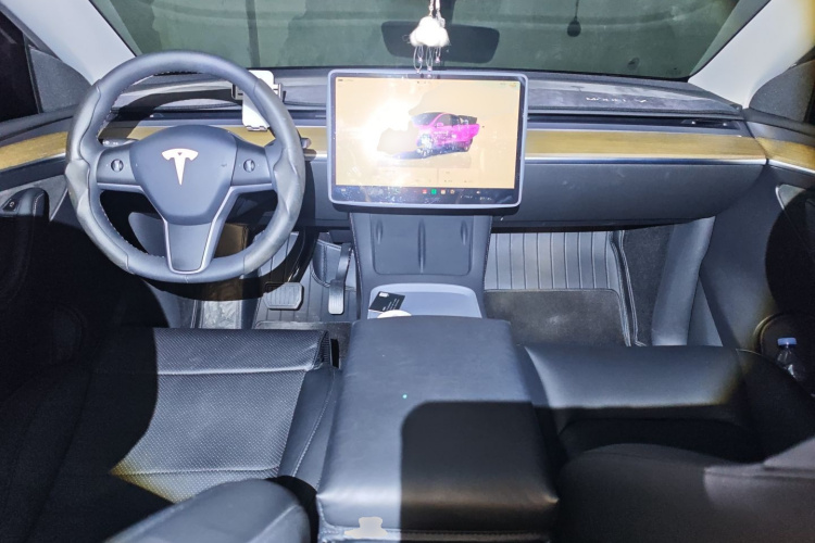 特斯拉 Model Y 2022款 改款 后轮驱动版中控内饰12