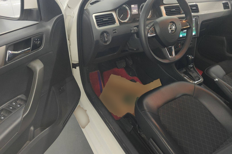 斯柯达 昕锐 2019款 1.5L 自动舒适版 国VI中控内饰7003